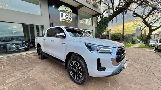 TOYOTA HILUX 2.8 D-4D TURBO DIESEL CD SRX 4X4 AUTOMÁTICO
